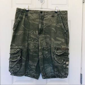 Men’s 34 Camo Green Distressed Cargo Shorts